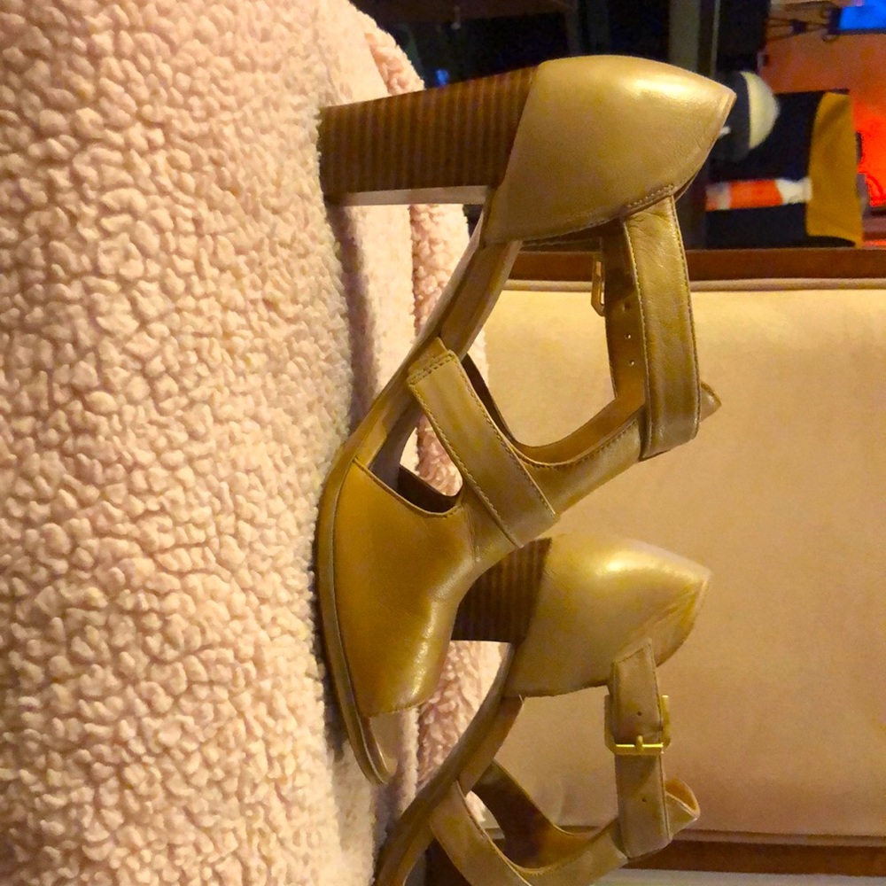 Women cut out sandal
